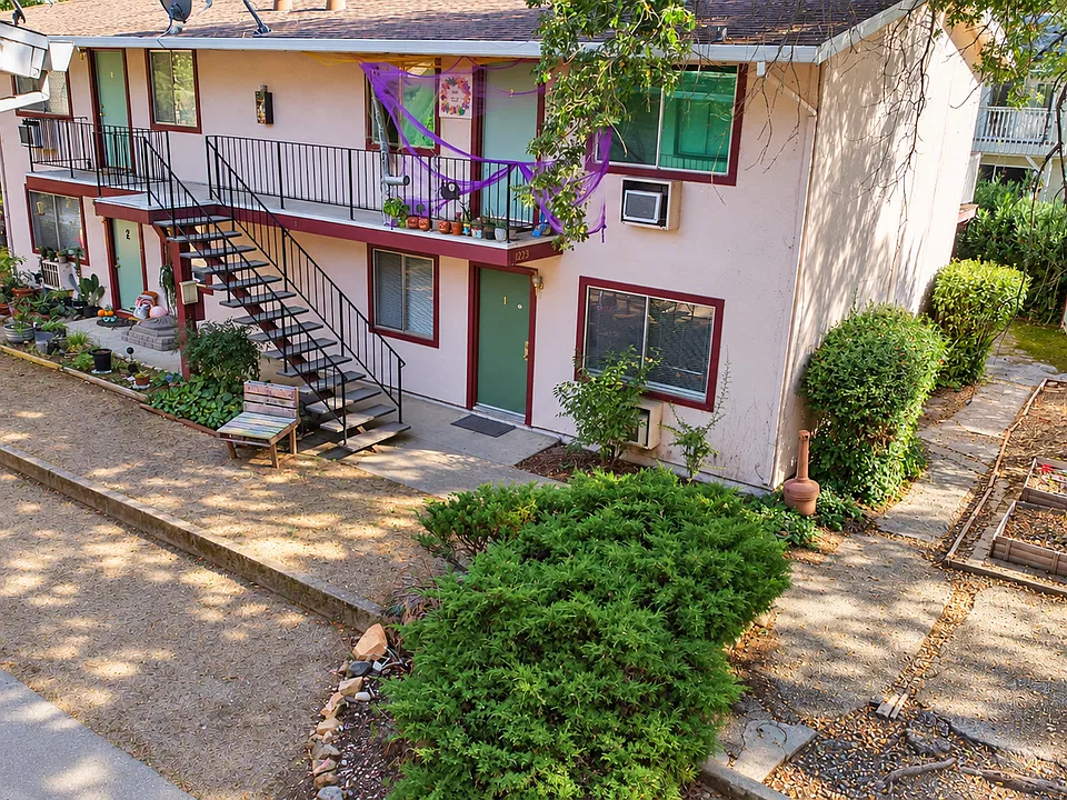 3233 Francis Ave #1