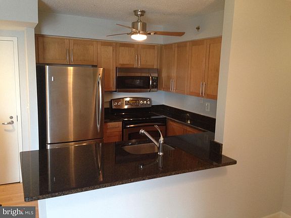 5th image of 7500 Woodmont Ave #S1118
