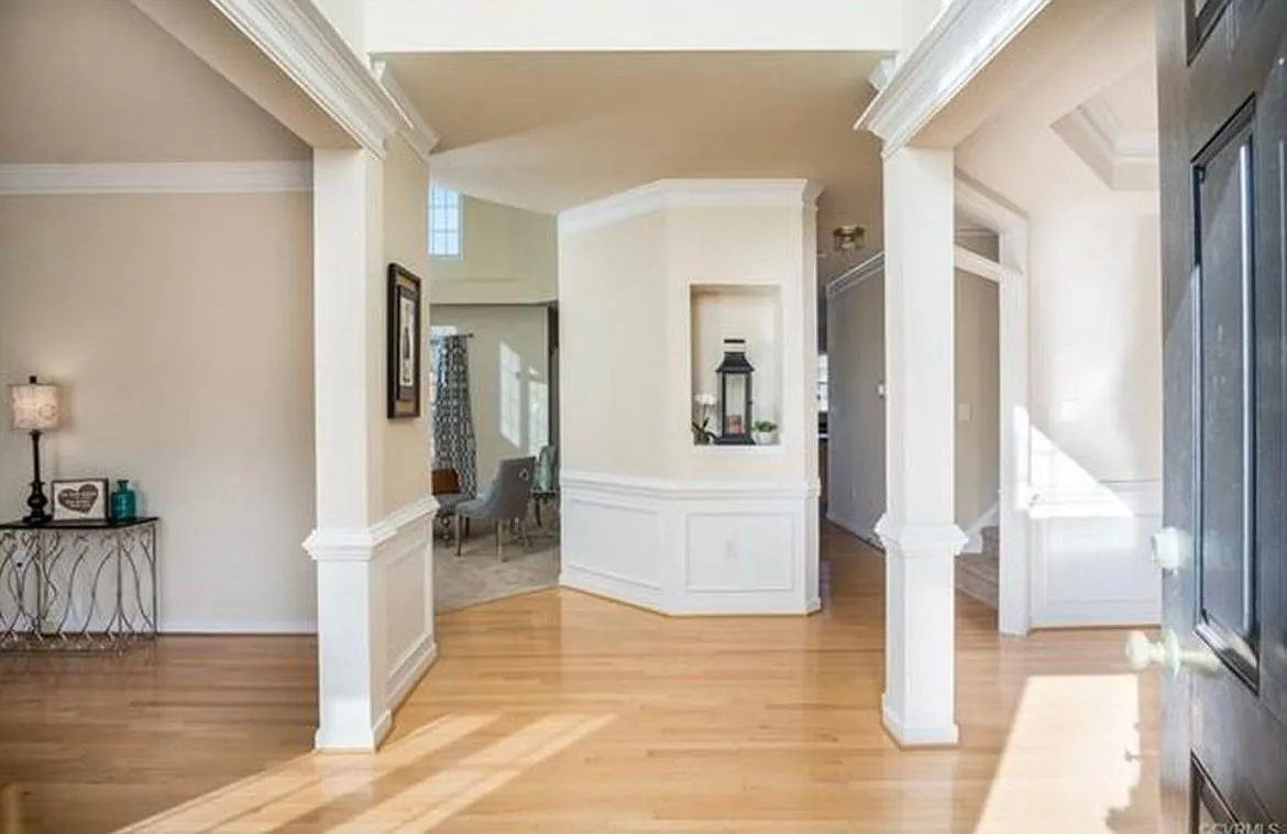 14836 Shorewood Ct — Photo 2