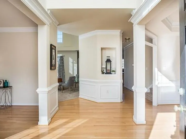 14836 Shorewood Ct — Photo 2