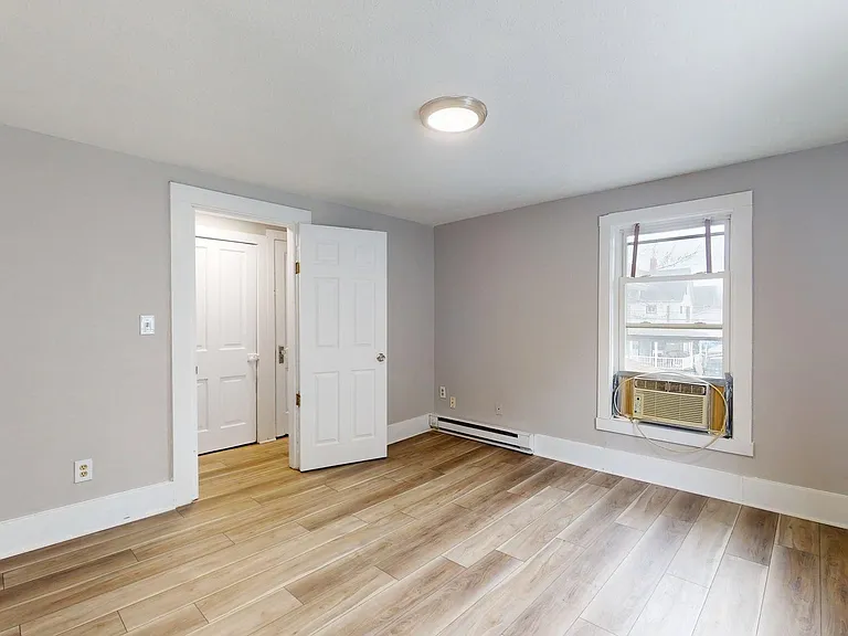 1031 W 9th St — Photo 13