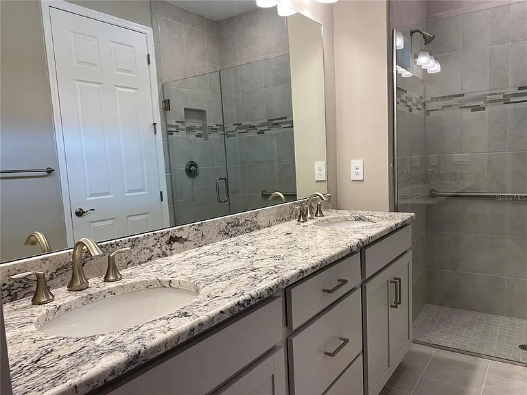 124 Soliera St — Photo 4