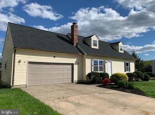 5 Creekside Dr, Newark, DE 19702