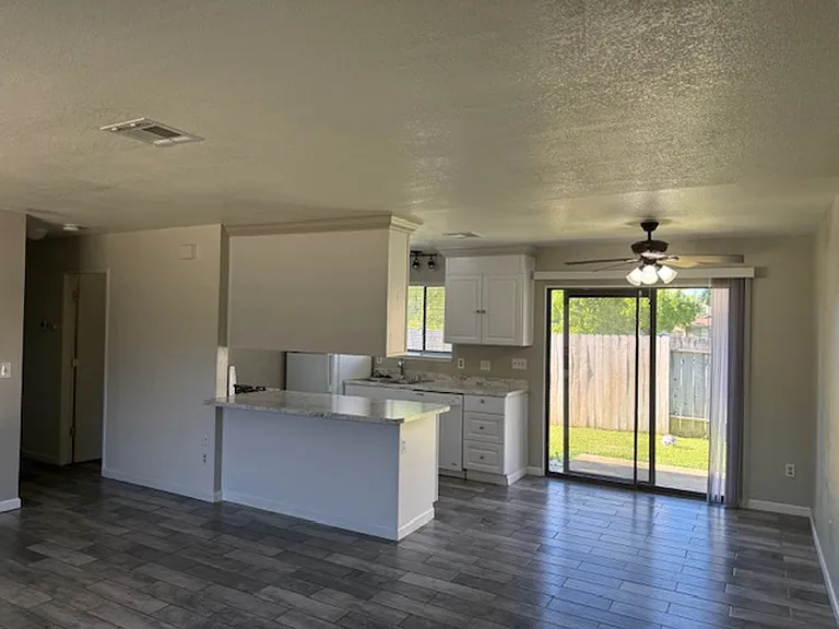 2556 Sabre Ct — Photo 5