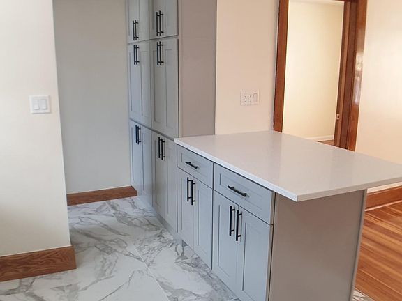 3rd image of 187 Bancroft Ave