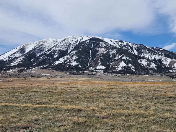 15 Aspen St, Elk Mountain, WY 82324