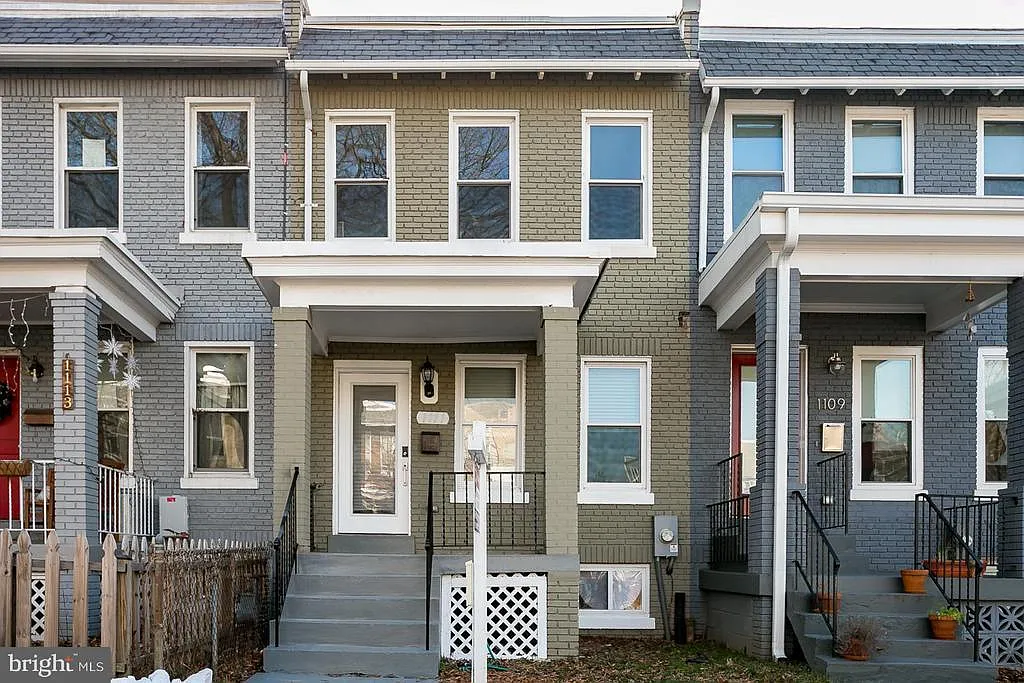 1111 Owen Pl NE photo 1