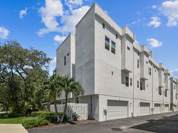 3rd image of 3100 W Paul Ave #15