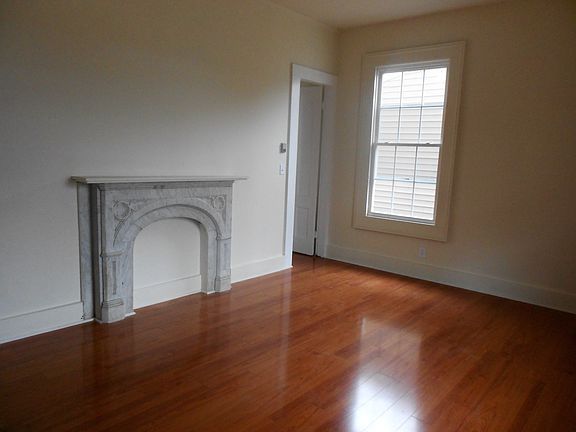 5th image of 10 Hillside Ave APT B