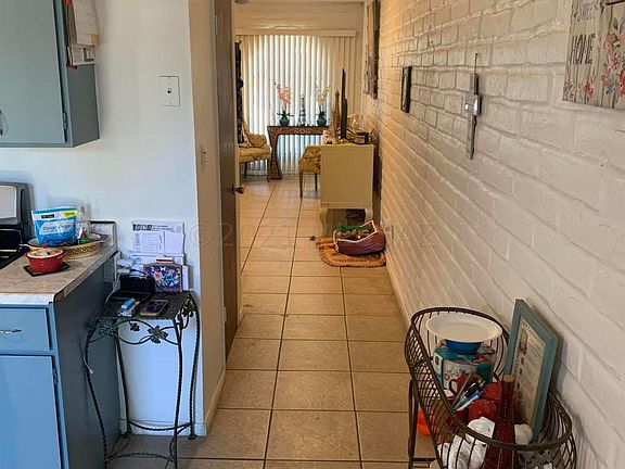 3rd image of 805 W Calle Villa Hermosa