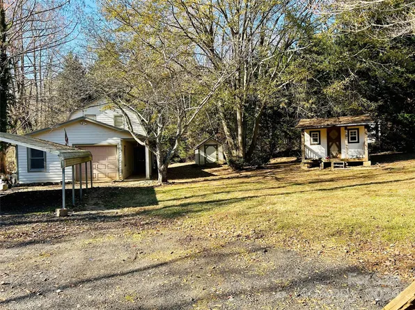 12 Hilltop Ln, Columbus, NC 28722