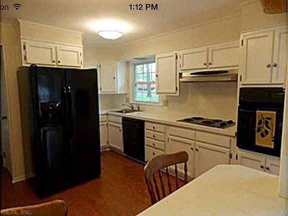  Kitchen with bar 