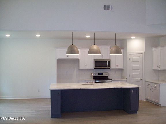 5th image of 9643 Kings Landing Dr