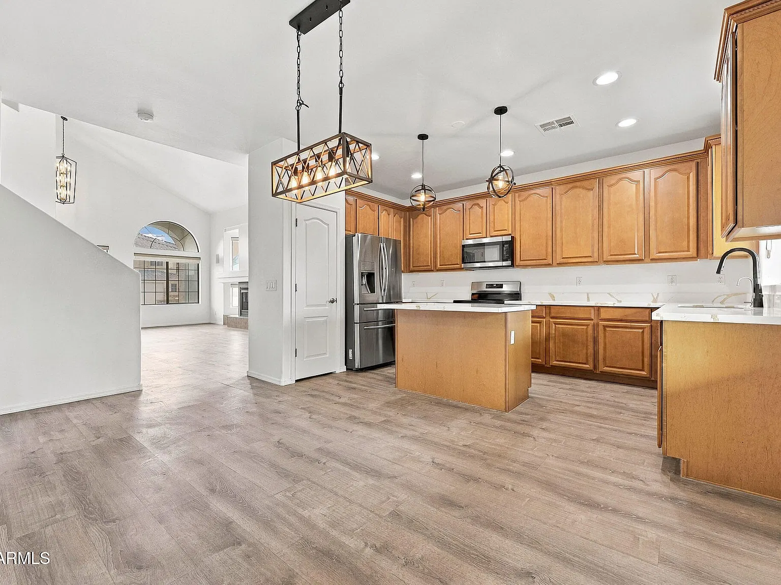 5 bed, 2.5 bath, 2747 sqft, $3,495 — Photo 4