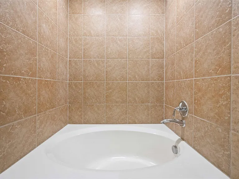 1010 Rosine St #35 — Photo 19