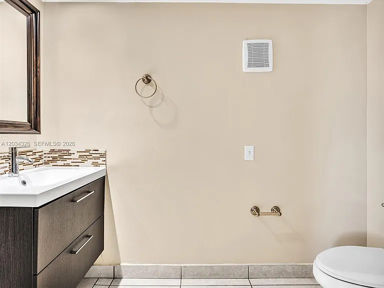 210 NW 87th Ave #L206 — Photo 28