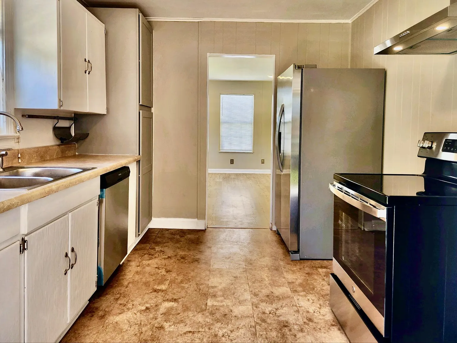2 bed, 750 sqft, $1,700 — Photo 3
