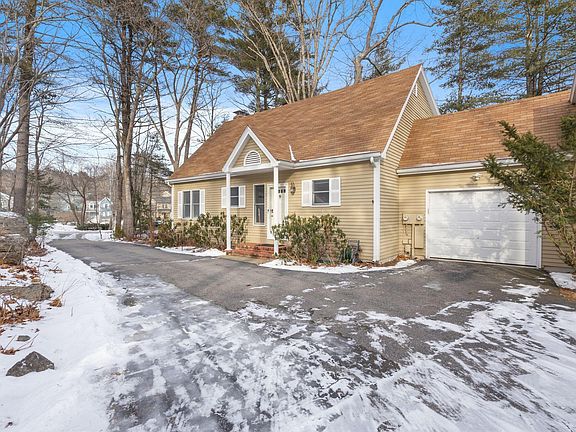 3rd image of 14 Valleybrook Road #14