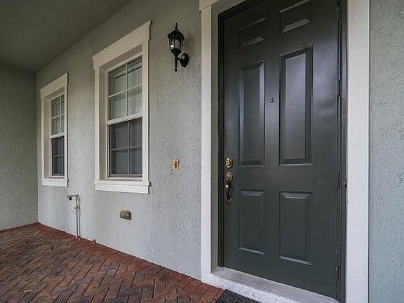 5th image of 948 NW 18th Ave