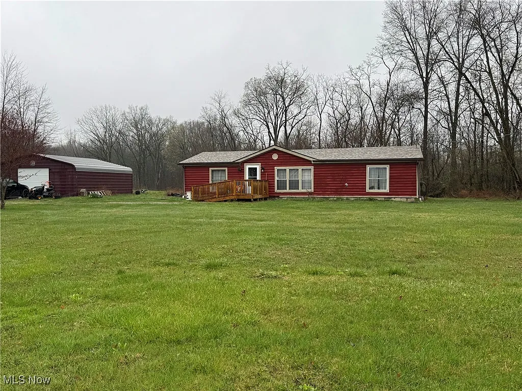 2051 Mahoning Rd photo 1