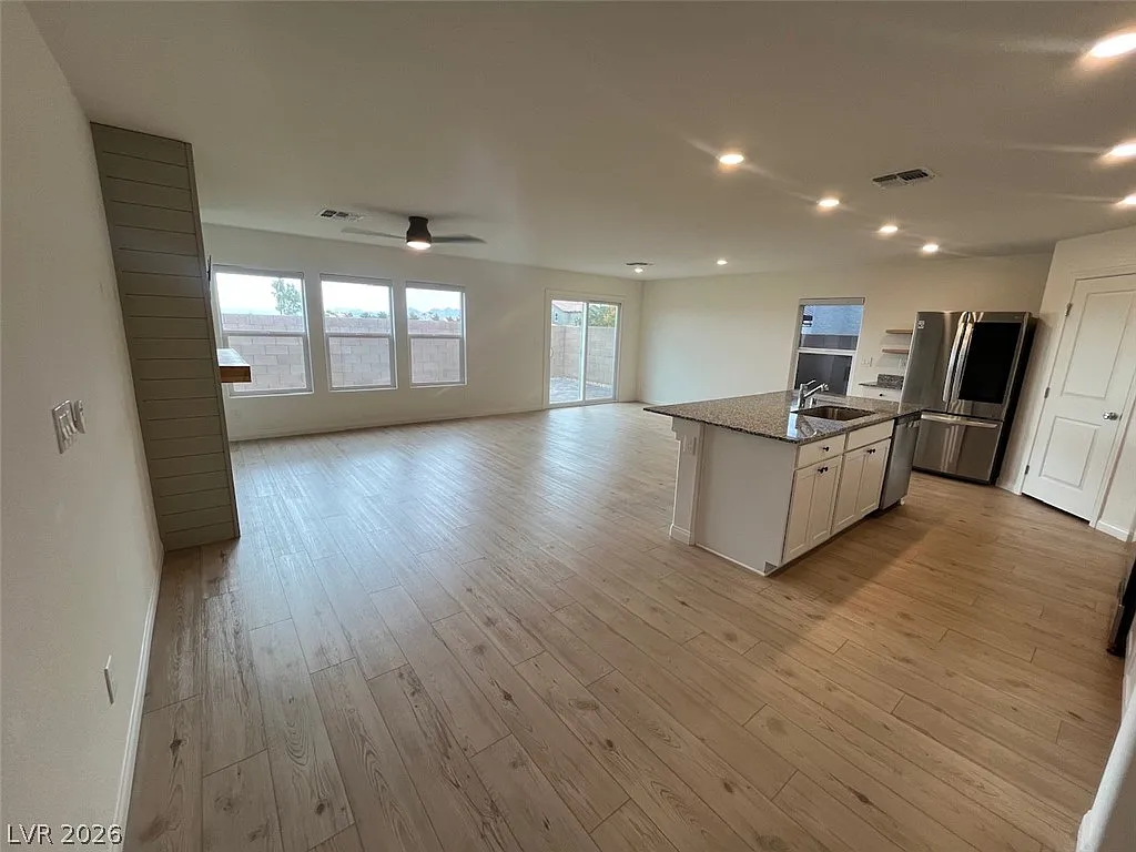 5 bed, 3.0 bath, 2460 sqft, $2,899 — Photo 3