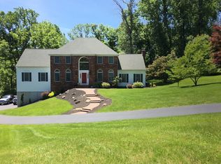 27 Sutton Farm Rd, Flemington, NJ 08822
