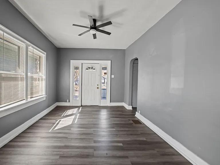 409 N Temple Ave — Photo 4