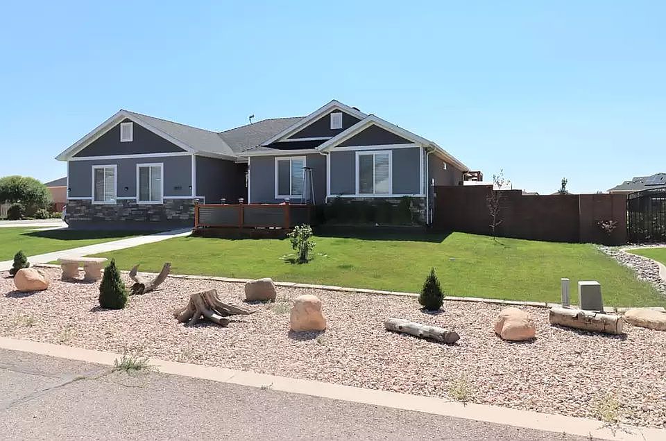 1st image of 3813 N Monarch Dr