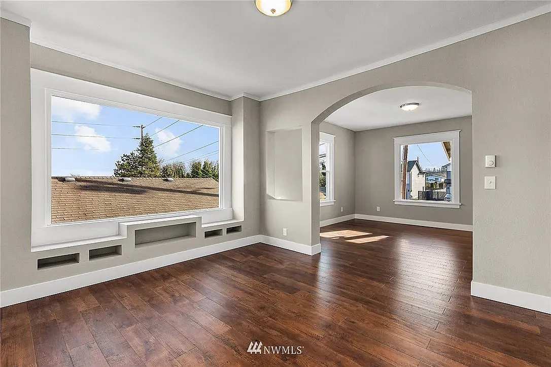 5 bed, 2284 sqft, $3,495 — Photo 1