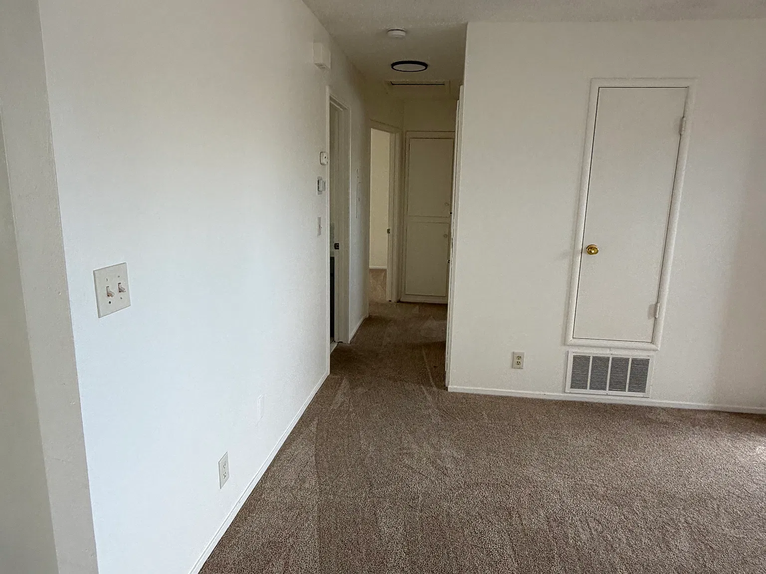 2 bed, 1100 sqft, $1,600 — Photo 4