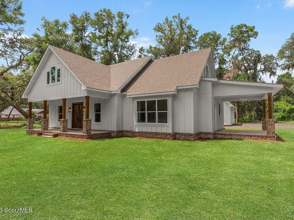 519 McIntosh Rd, Darien, GA 31305