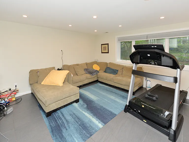 38-55 Van Riper Pl — Photo 16