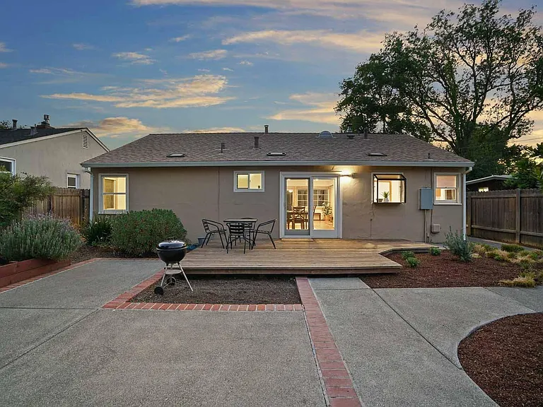 832 Eureka Ave — Photo 24