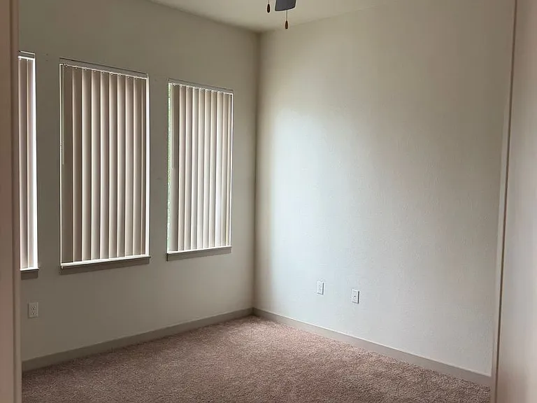1305 N Peoria St — Photo 30