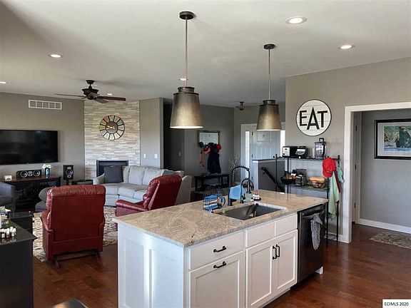 5th image of 582 Amara Ct