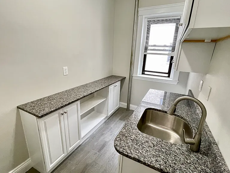 39 Glenville Ave #8 — Photo 8