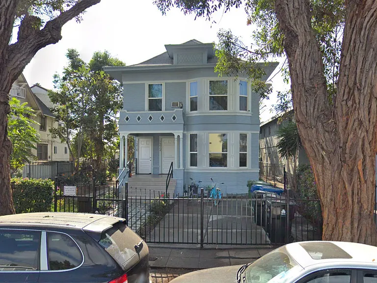 1210 W 37th Pl #C — Photo 1