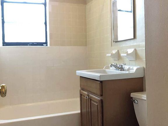 4th image of 1358 Sheridan Ave APT 5C