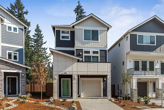 3rd image of 409 207th St SE