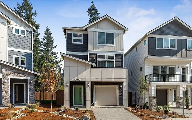 409 207th St SE — Photo 3