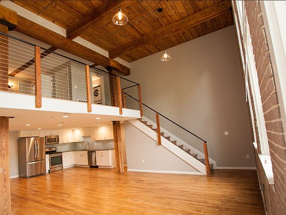 4th image of 632 N College St #307