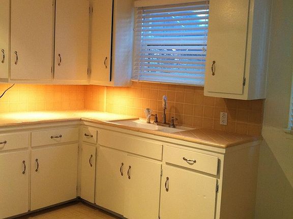 5th image of 1208 Yale Dr