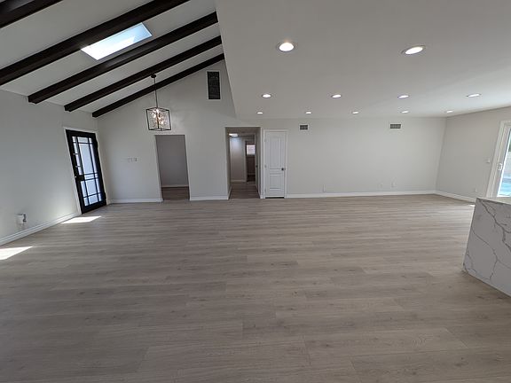 3rd image of 10120 Yolanda Ave