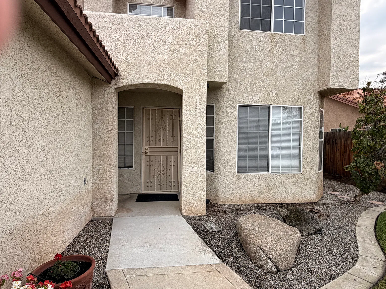 4 bed, 2042 sqft, $2,550 — Photo 2