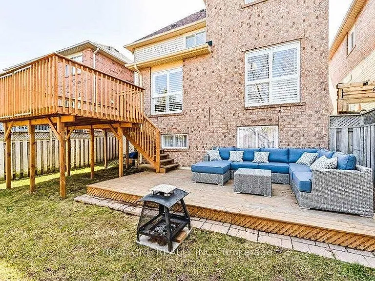 2380 Guildstone Cres — Photo 17