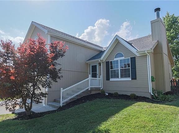 2nd image of 552 White Oak Ln