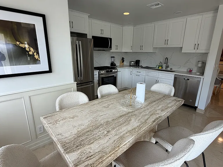 435 Arnaz Dr #200 — Photo 22