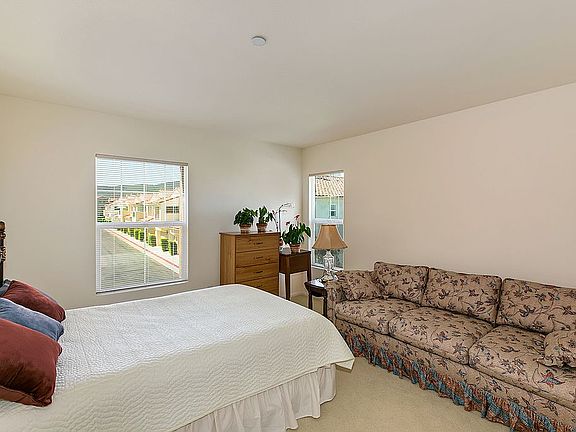 5th image of 174 Aurora Ave