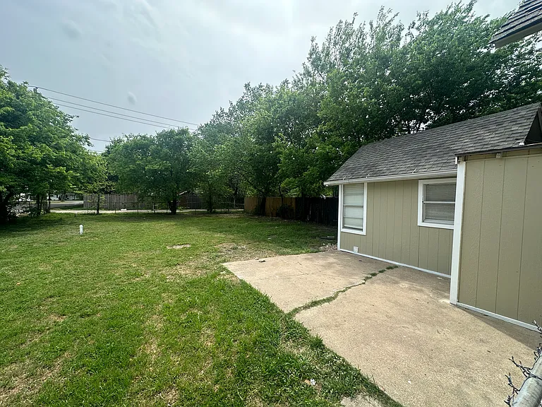 2101 Fort Worth St #B — Photo 10