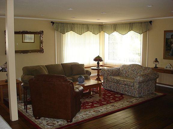 5th image of 2254 Oxford Ave